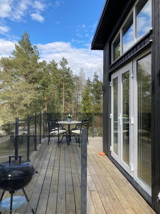 Cabin In The Woods, Close To Lake Maelaren Eskilstuna Ngoại thất bức ảnh