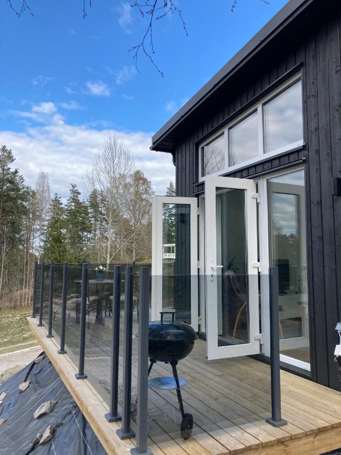 Cabin In The Woods, Close To Lake Maelaren Eskilstuna Ngoại thất bức ảnh